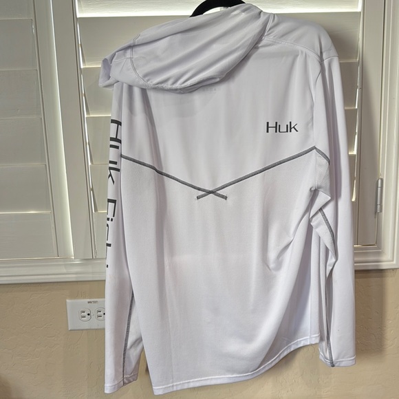 Huk Men's White Performance Fishing Shirt - Picture 3 of 4